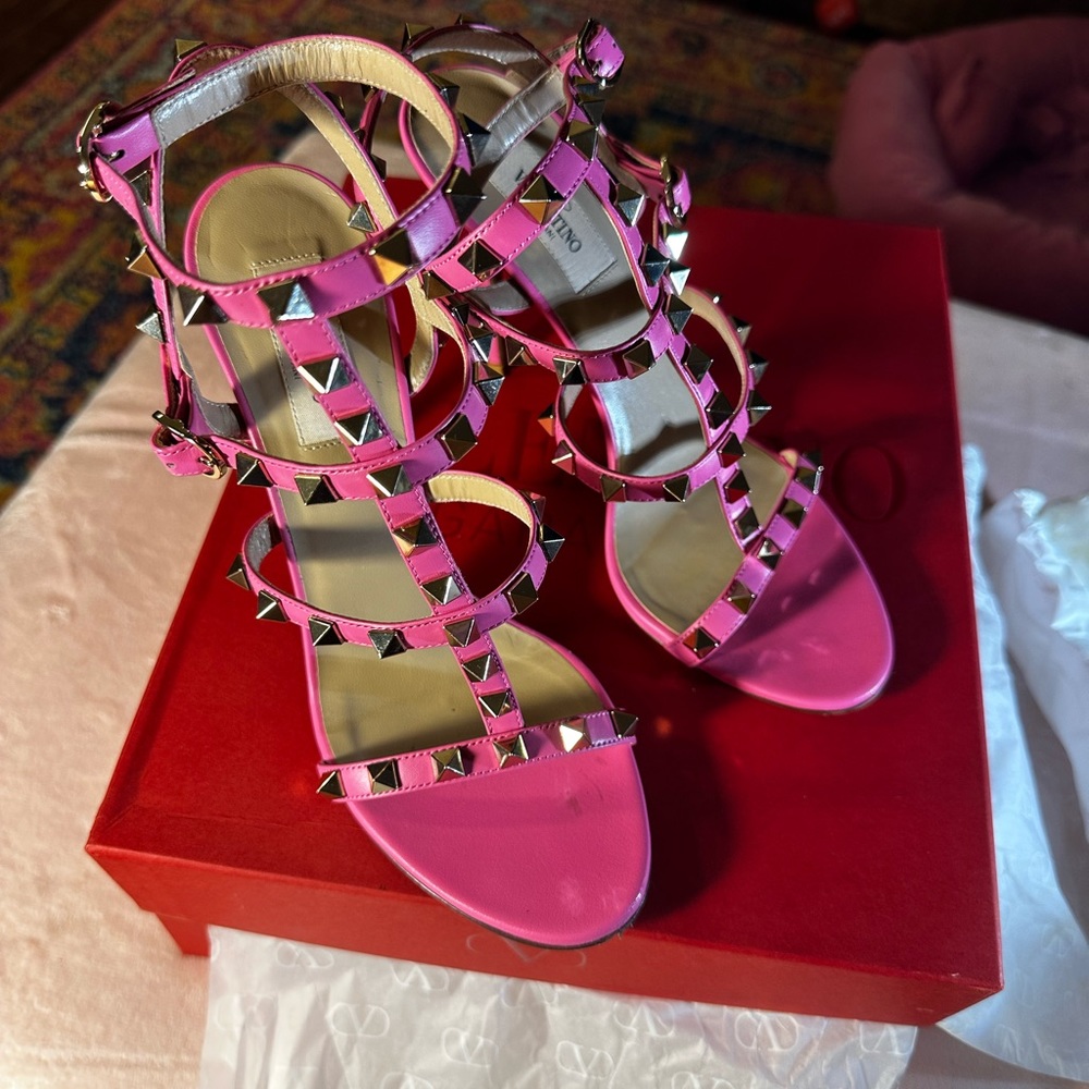 Valentino Garavani Rockstud T-Strap Leather Sandals Pink size 7 EU 37 - Picture 13 of 16